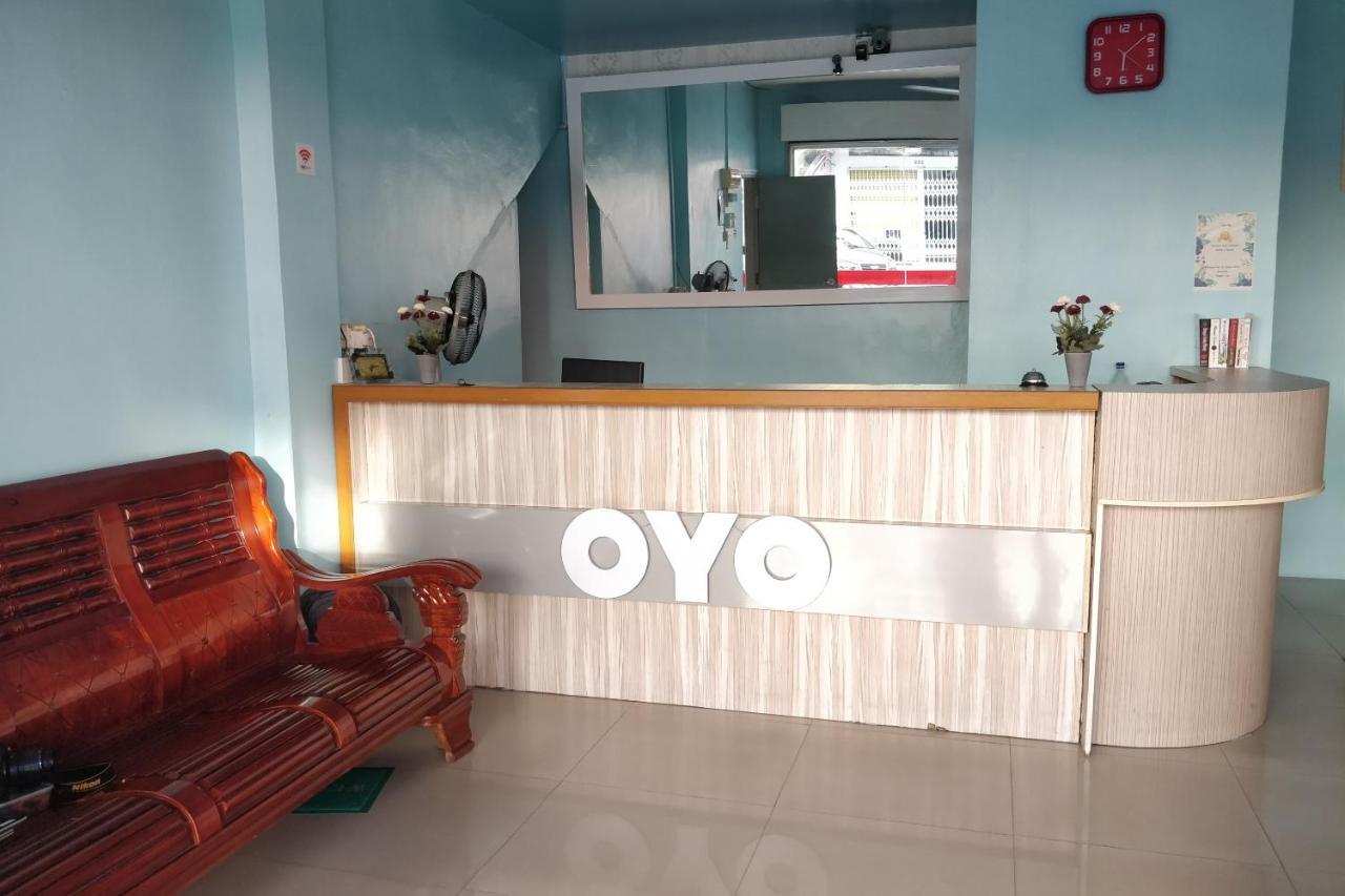 Oyo 89737 Hotel Tishoa Kampong Batu Tiga Esterno foto