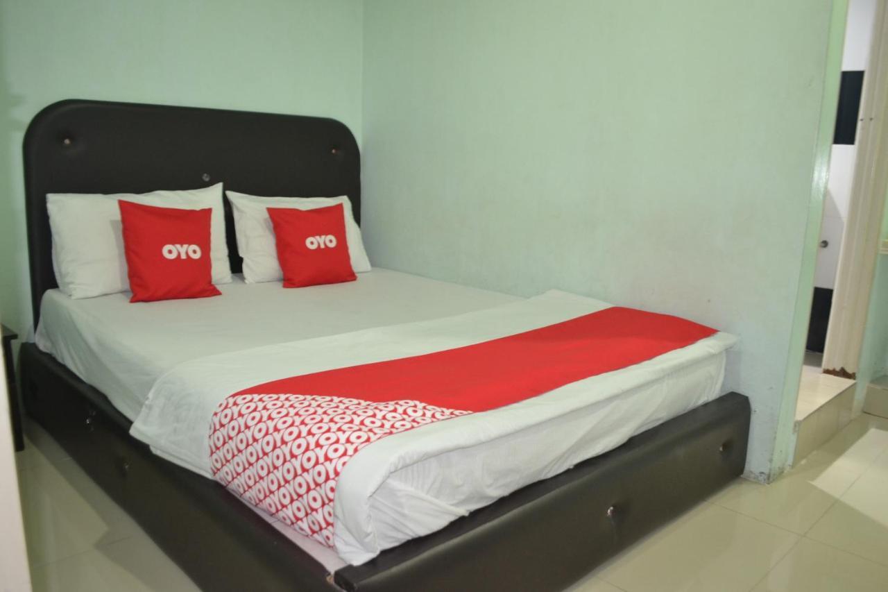 Oyo 89737 Hotel Tishoa Kampong Batu Tiga Esterno foto